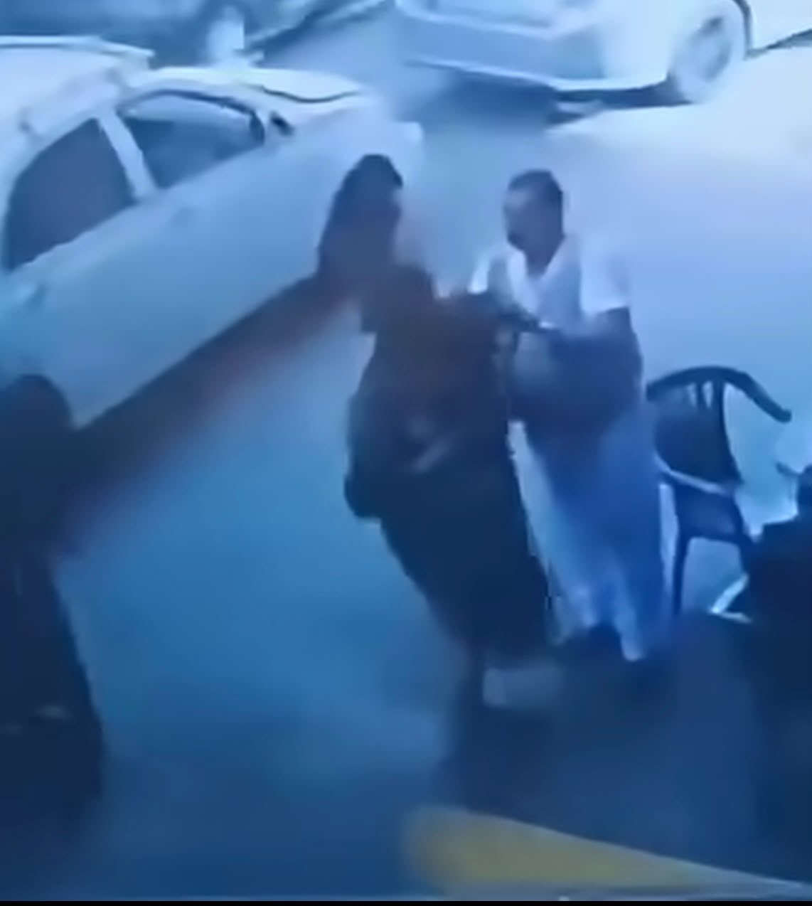 الحاج سيد أثناء خلع الجلباب الحاج سيد أثناء خلع الجلباب